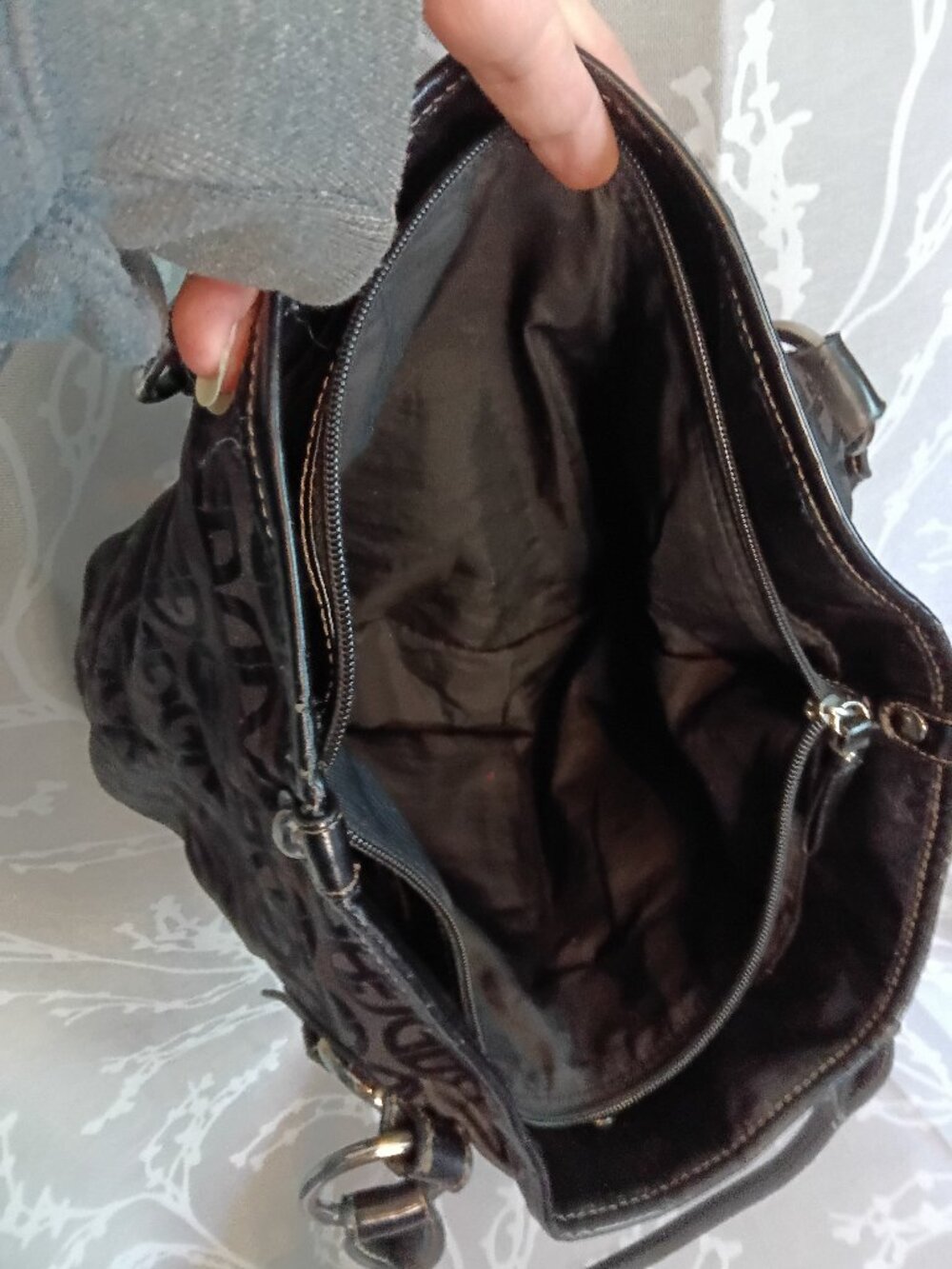 Giani Bernini Black Signature Monogram Jacquard Shoulder Bag - Picture 7 of 12